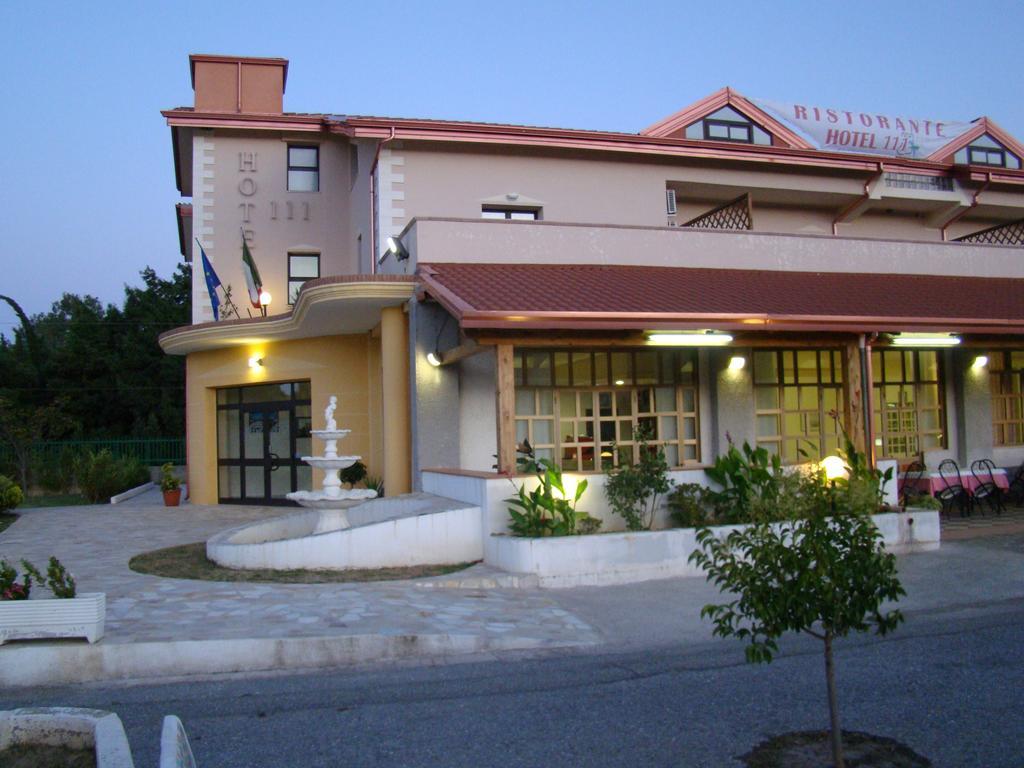 וילאפיאנה Hotel Ristorante111 מראה חיצוני תמונה